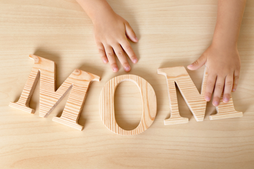 La Puissance de la Parole Maternelle dans l’Éducation de l’Enfant