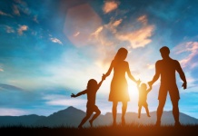 Faire plaisir à ses parents : une mitsva pleine de lumière Image mis en avant faire plaisir a ses parents dans article education Faire plaisir à ses parents : une mitsva pleine de lumière